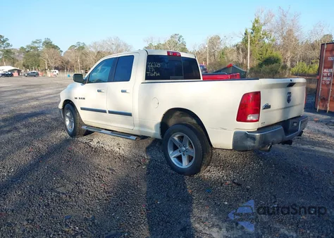 2010 Dodge Ram 1500 Slt/Sport/Trx z USA, uszkodzony, nr VIN 1D7RB1GT8AS226323